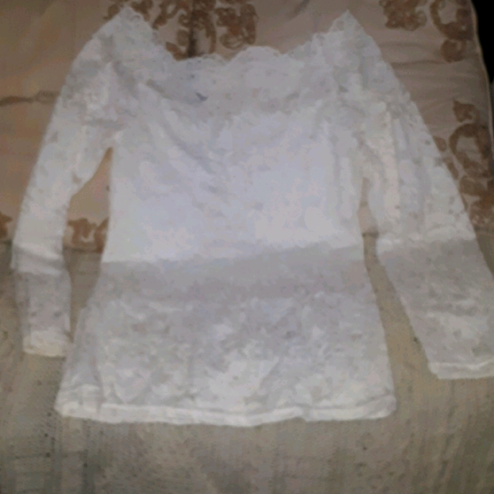 White lace long sleeve shirt